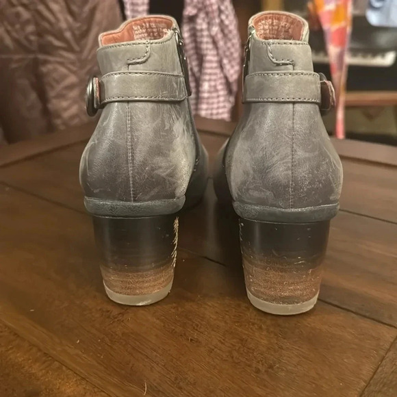 Dansko gray heeled soft leather boots size 39 - Picture 2 of 9